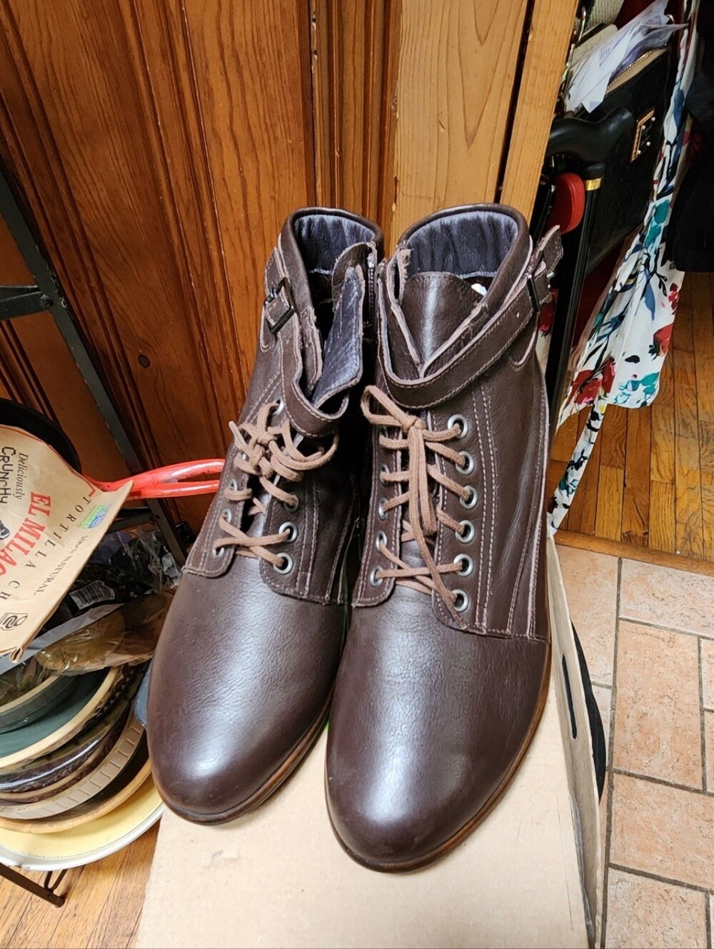Naot Womens Kona Water Resistant Leather Ankle Boot Sz 40 New In Box Dark Brown